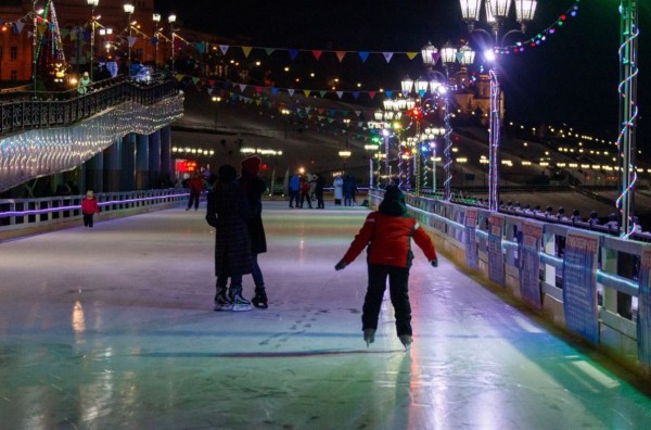 
Бесплатный круглосуточный каток на набережной уже открыт!
