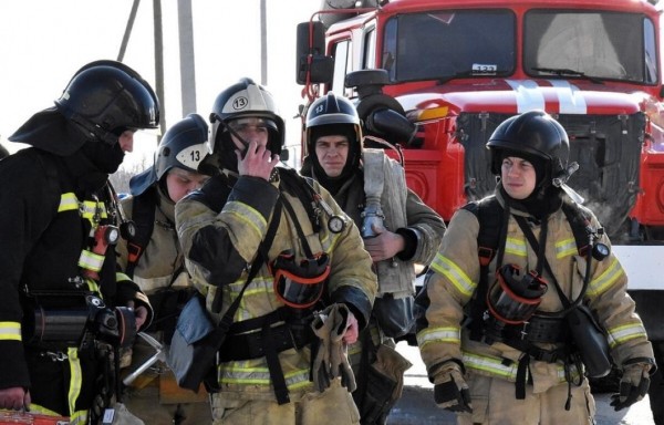 Александр Моор поздравил спасателей и ветеранов службы с профессиональным праздником