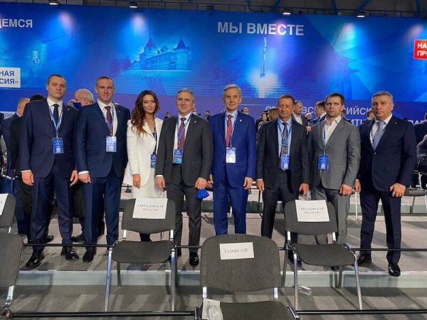 Артюхов: партии "Единая Россия" в Тюменской области предстоит воплощать в жизнь народную программу Артюхов: партии "Единая Россия" в Тюменской области предстоит воплощать в жизнь народную программу