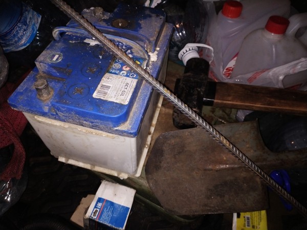 За три часа тюменцы сняли с автомобилей 18 аккумуляторов