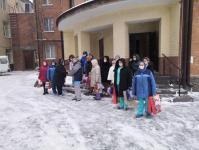 В Тюмени врачи "красной зоны" инфекционной больницы получили подарки от волонтеров 