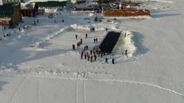 В Тюмени курсанты ТВВИКУ устроили праздничный заплыв в обмундировании и с оружием В Тюмени курсанты ТВВИКУ устроили праздничный заплыв в обмундировании и с оружием