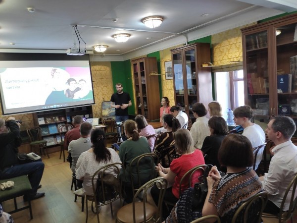 
Читки с Екатериной Володиной и Игорем Бездариным
