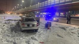 Водитель легковушки въехал в остановочный комплекс в Тюмени, пострадали трое