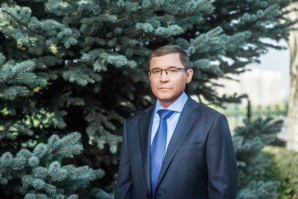 Владимир Якушев поздравил жителей УФО с наступающим Новым годом