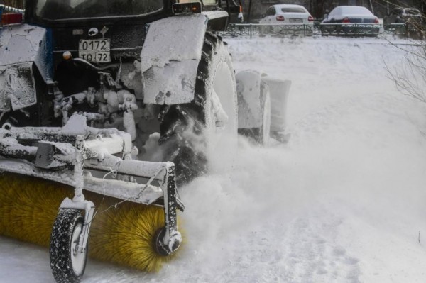 В Тюмени расчистили придомовую территорию после сообщения жительницы