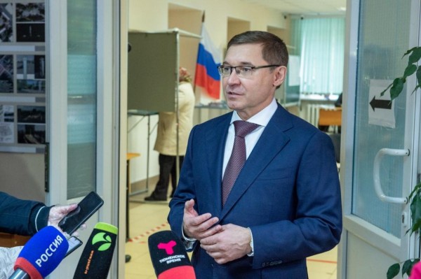 Владимир Якушев поздравил журналистов с профессиональным праздником