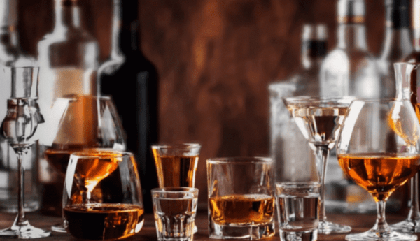 Жители Тюменской области могут сообщить о торговле суррогатом на горячую линию