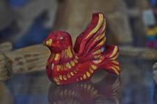 В библиотечном центре для молодежи в Тюмени выставляют изделия народных промыслов