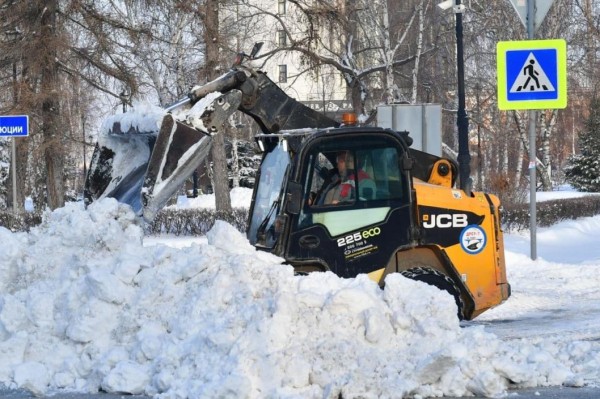 В Тюмени очистили проезд от снега после сообщения жителя в соцсетях