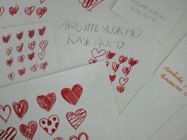 Открытки ко Дню влюбленных нарисовали тюменцы с аутизмом