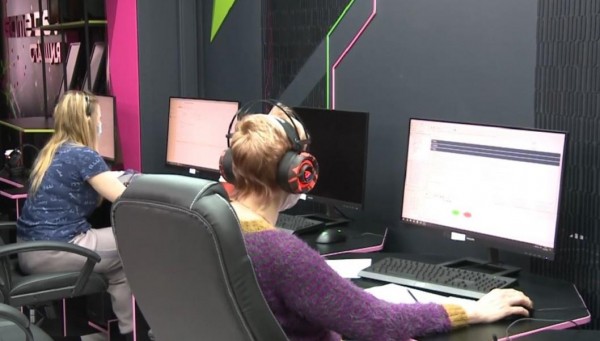 Ежедневно 48 волонтеров требуются службе 122 из-за наплыва звонков Ежедневно 48 волонтеров требуются службе 122 из-за наплыва звонков