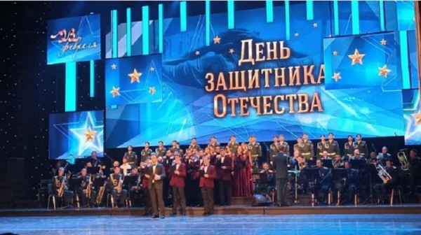 Курсантов ТВВИКУ поздравили с Днем защитника Отечества праздничным концертом 