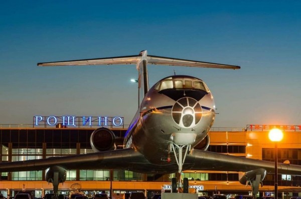  Александр Моор поздравил работников и ветеранов гражданской авиации с праздником