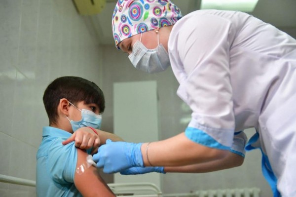 Тюменские подростки призвали сверстников привиться от коронавируса Тюменские подростки призвали сверстников привиться от коронавируса