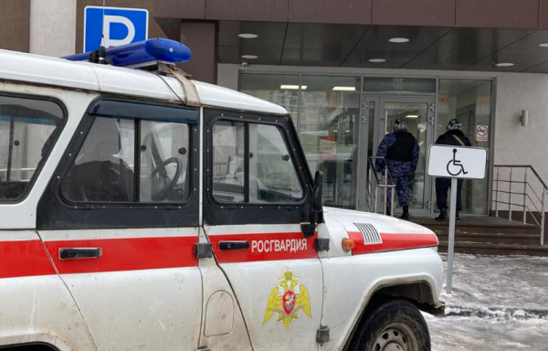 Патруль Росгвардии предотвратил кражу со взломом в медцентре Тюмени Патруль Росгвардии предотвратил кражу со взломом в медцентре Тюмени