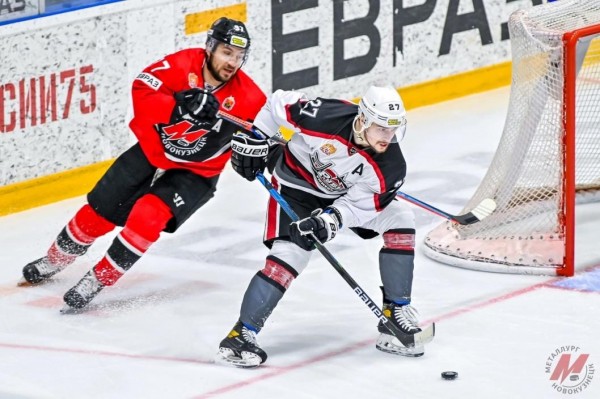 Тюменские хоккеисты уступили по буллитам в Новокузнецке Тюменские хоккеисты уступили по буллитам в Новокузнецке