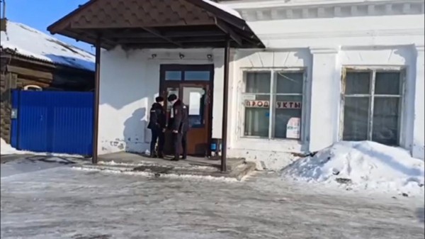 Немаркированные сигареты и спиртное на 740 тысяч рублей тюменец хранил в гараже