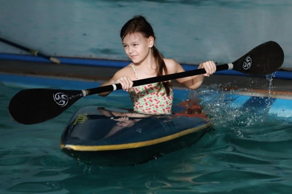 Юные тюменцы открыли спортивный сезон в первенстве города по гребному слалому