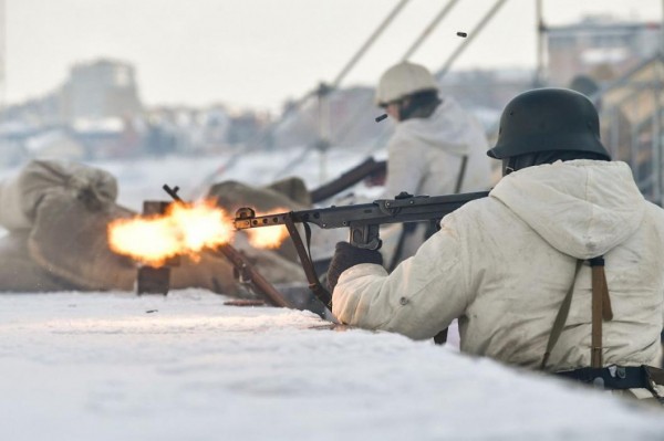Военно-историческая реконструкция прошла на набережной в Тюмени
