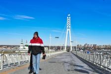 В Тюмени на мосту Влюбленных установили флаг со знаком "Z" в поддержку армии России