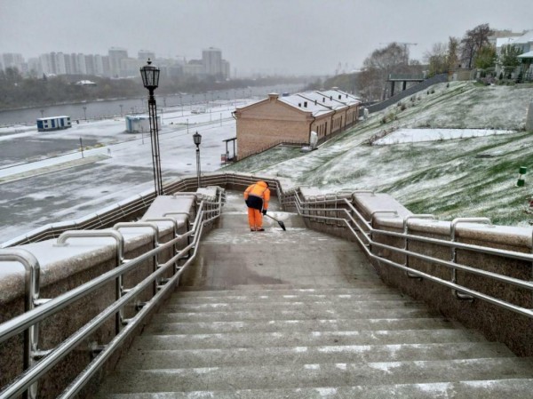  Тюменца за долги по алиментам отправили подметать улицы 