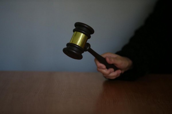 Житель Тюменской области проведет 10 лет в колонии за изнасилование несовершеннолетней