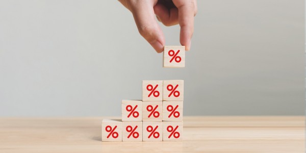 Россельхозбанк увеличил ставки по вкладам в рублях и долларах