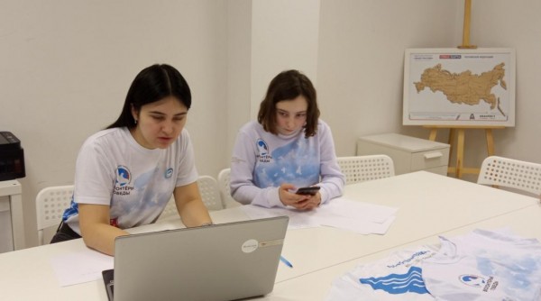 "Волонтеры Победы" поздравляют тюменских ветеранов с Днем защитника Отечества