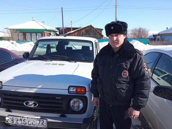 Замерзавшего в лесу парня спасли участковый  и ветеран ОВД