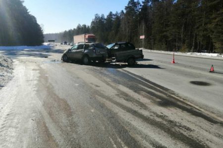 Жительнице Тюмени спасли жизнь, разобрав переднюю часть автомобиля