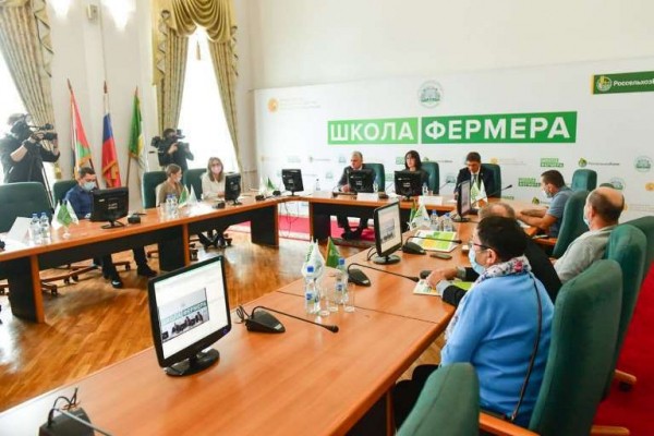 Выпускники "Школы фермера" в Тюмени получили дипломы