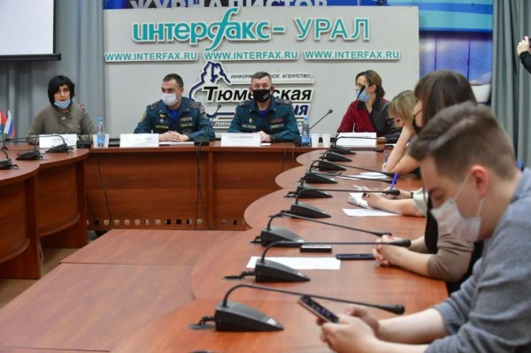 В Тюменской области два человека погибли, провалившись под лед В Тюменской области два человека погибли, провалившись под лед