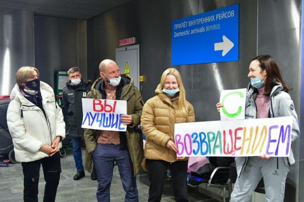 Фотогалерея: тюменцы встретили паралимпийцев в аэропорту Рощино