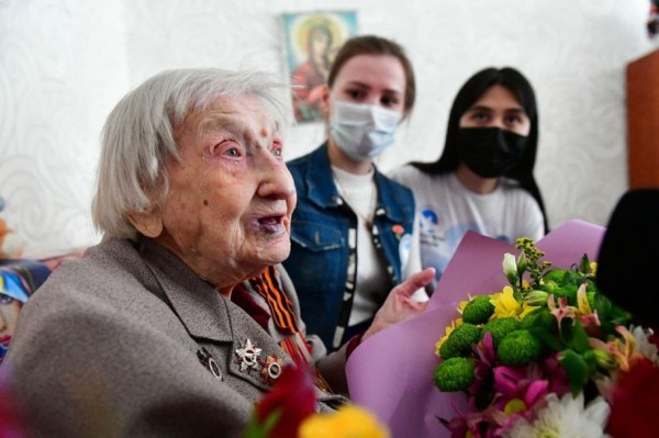 В честь 105-летнего ветерана Александры Чебаненко в Тюмени провели специальный парад