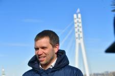 В Тюмени на мосту Влюбленных установили флаг со знаком "Z" в поддержку армии России