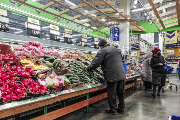 Полпред Владимир Якушев взял на строгий контроль цены на продовольствие 