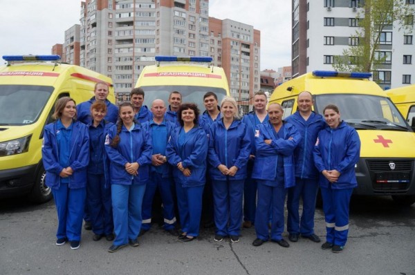 Александр Моор поздравил сотрудников скорой помощи с профессиональным праздником