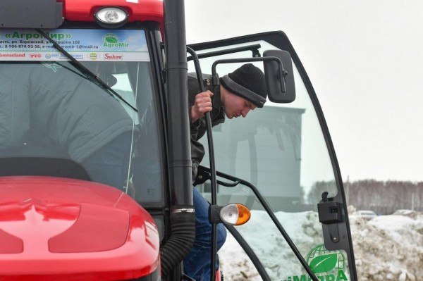 Посевные комплексы, миксеры-кормораздатчики и ангары показали на выставке "Тюмень Агро-2022" 