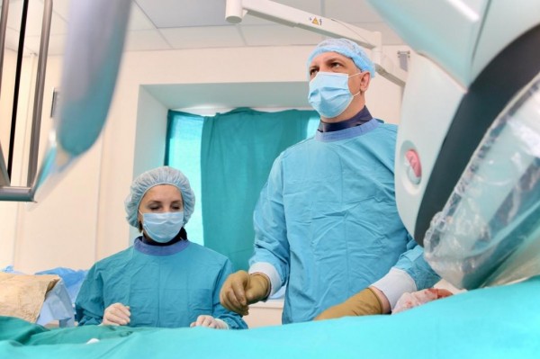 Малыш, который выпал из окна в Тюмени, находится в тяжелом состоянии 