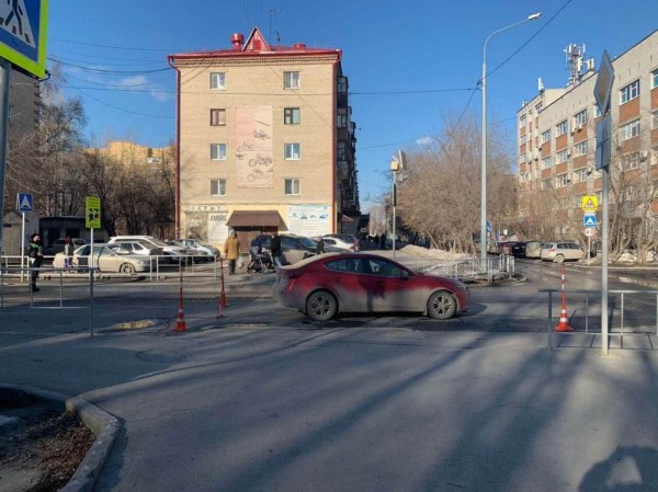 Иномарка в Тюмени сбила на "зебре" пенсионерку