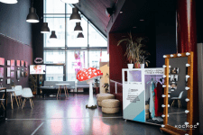 Бокс для обмена одежды открыли в МТЦ "Космос"