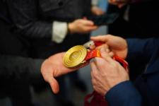 Александр Моор вручил олимпийцам и их тренерам сертификаты на выплаты после Игр в Пекине