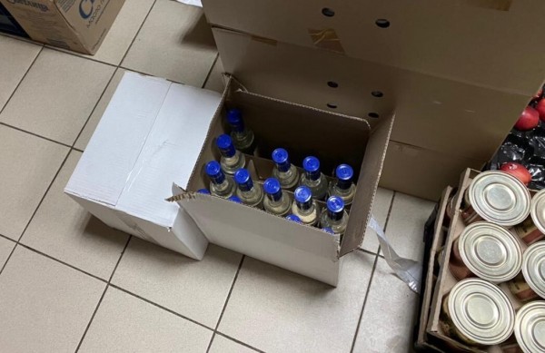 34 бутылки контрафактного алкоголя хранил владелец магазина в Заводоуковском районе 