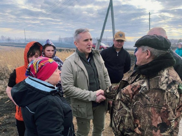 Шесть пострадавших от пожара семей из деревни Глубокое Бердюжского района получили матпомощь на первоочередные нужды