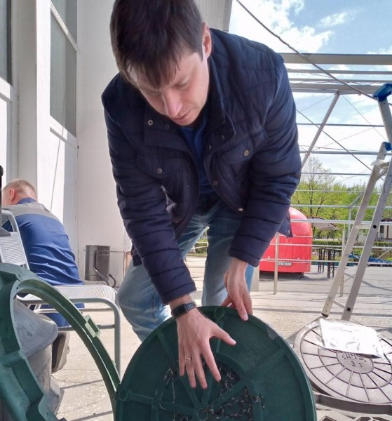 Тюменский завод композитных изделий выпускает армированные люки из отечественного сырья 