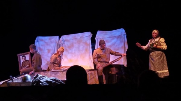 Тюменский театр кукол отметил День Победы показами "Солдатской краюхи"