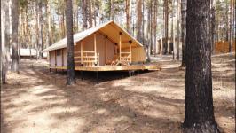 Побыть в единении с природой предлагают туристам в комфортном формате глэмпинга под Тюменью