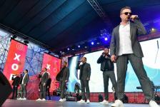  Со слезами на глазах: тюменцы спели военные песни вместе с "Хором Турецкого"