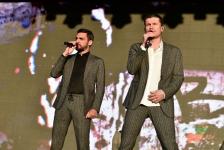  Со слезами на глазах: тюменцы спели военные песни вместе с "Хором Турецкого"